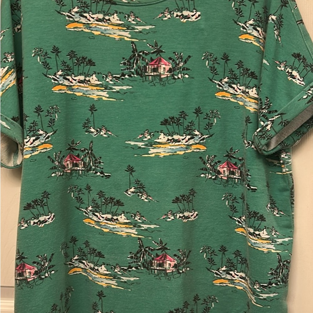 Crown & Ivy Green Tropical Print Short Sleeve Tee
